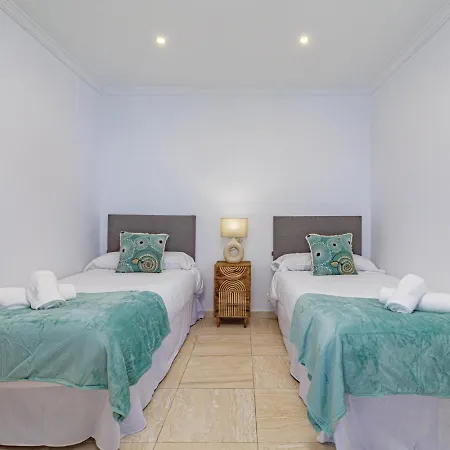 Beachfront Sea Views Twin Beds * Marbella